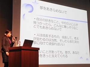 岩田直子氏の講演会の様子2