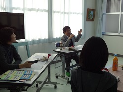 カフェ形式で交流会の様子1