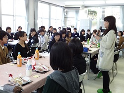 カフェ形式で交流会の様子2