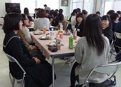 カフェ形式で交流会の様子3