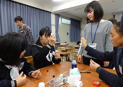 メチレンブルーの吸着実験の様子1