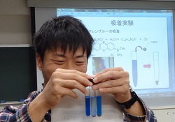 メチレンブルーの吸着実験の様子2