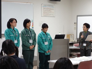 帝人で活躍している女性の研究者とエンジニア3名の方に講義の様子
