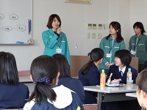 講師5名の方とカフェ形式にて交流会の様子2